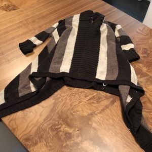 Abercrombie brown and white sweater